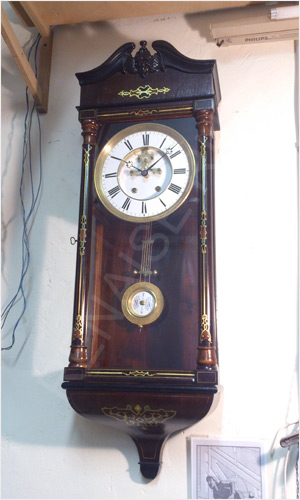 Часы в мастерской после реставрации.